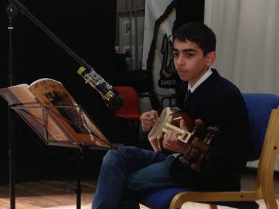 Hadaf Student playing Tar